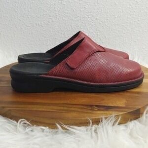 Clarks Collection Red Leather Mules Slip On Comfort Clogs  Womens 8.5